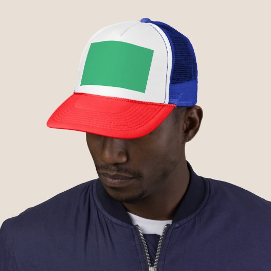 Casquette un arrière - plan vert avec une bordure blanche (En situation)