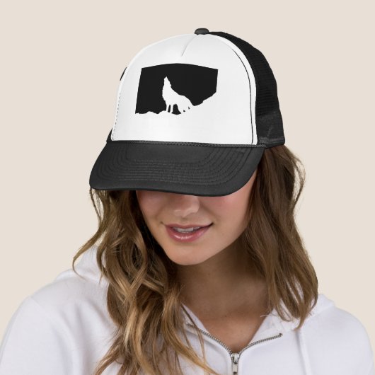 Casquette Unique Noir & Blanc Pop Art Wolf Silhouette (En situation)