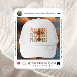 Casquette Vibes d'automne et chapeau de camion<br><div class="desc">Offrez-vous la douceur de la chute avec les élégantes Vibes d'automne et le chapeau Cross Trucker. Cette casquette sur mesure dispose d'une croix en bois attachée à un joli arc, qui reflète parfaitement l'esprit de la saison. ・ Réglable de 17" à 24" pour tenir n'importe quelle taille de tête ・...</div>