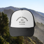Casquette Vintage Black Happy Camper Crest Camping<br><div class="desc">Happy Camper, crête de camping, chapeau de camionneur noir vintage personnalisé. Personnalisez avec l'année de votre séjour et de votre emplacement. Parfait pour les amis aventuriers ou la famille lorsqu'ils se lancent dans leur joyeux voyage de campeurs ou week-end de camping de réunion. Commandez des casquettes correspondants pour l'ensemble de...</div>