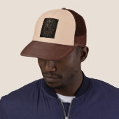 Casquette Visage Fracturé Noir & Or – Abstrait 3D Luxueux (En situation)