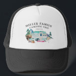 Casquette Voyage par la route de camping de la Réunion de<br><div class="desc">Comporter une scène vintage de camp pour s'ajouter au charme rustique. Changez le nom de famille et la date pour lui faire vos propres concevoir en fonction du client. Cette conception ne sortira jamais du style. Perfectionnez pour des photos de famille, des parties de réunion, des voyages par la route...</div>