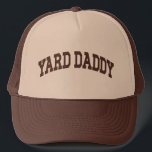 Casquette Yard Daddy Funny Lawn Mowing Papa Jardinage Papa<br><div class="desc">Réclamez votre titre avec ce chapeau de camionneur "Yard Daddy" audacieux — parfait pour les papas qui dirigent la pelouse avec style, rayures, et tondeuse grave. La chemise ultime pour légendes de jardin ! Un cadeau amusant pour les Fêtes des pères, les anniversaires ou les guerriers du week-end qui prennent...</div>