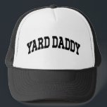 Casquette Yard Daddy Funny Lawn Mowing Papa Jardinage Papa<br><div class="desc">Réclamez votre titre avec ce chapeau de camionneur "Yard Daddy" audacieux — parfait pour les papas qui dirigent la pelouse avec style, rayures, et tondeuse grave. La chemise ultime pour légendes de jardin ! Un cadeau amusant pour les Fêtes des pères, les anniversaires ou les guerriers du week-end qui prennent...</div>