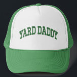 Casquette Yard Daddy Funny Lawn Mowing Papa Jardinage Papa<br><div class="desc">Réclamez votre titre avec ce chapeau de camionneur "Yard Daddy" audacieux — parfait pour les papas qui dirigent la pelouse avec style, rayures, et tondeuse grave. La chemise ultime pour légendes de jardin ! Un cadeau amusant pour les Fêtes des pères, les anniversaires ou les guerriers du week-end qui prennent...</div>