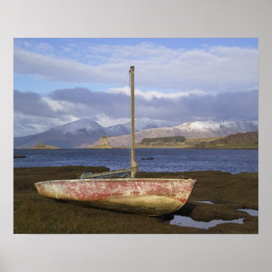 Castle Stalker met een vissersboot in het Poster (Voorkant)