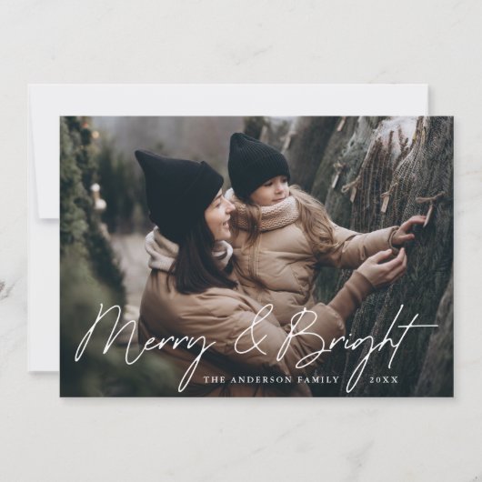 Casual Script Red Merry en Bright Photo Feestdagenkaart (Voorkant)