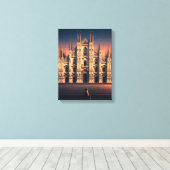 Cat at Milan Duomo Uitgerekt Canvas Print (Insitu (Houten vloer))