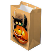 Cat Fun Halloween Character die op een pompoen tik Medium Cadeauzakje (Voorkant Gekanteld)