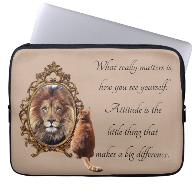 Cat Gazing Mirror Lion Inspirerend tekst  Laptop Sleeve (Voorkant)