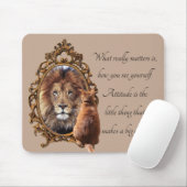 Cat Gazing Mirror Lion Inspirerend tekst  Muismat (Met muis)