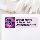 CAT HIPSTER CAT AVEC ÉTIQUETTES D'ADRESSE DE RETOU (En situation)