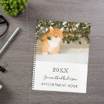 Cat photo personnalisée blanc noir<br><div class="desc">Un arrière - plan blanc chic. Personnalisez et ajoutez votre année,  nom et texte. Le nom est écrit en noir avec un grand script de style à la main moderne.</div>