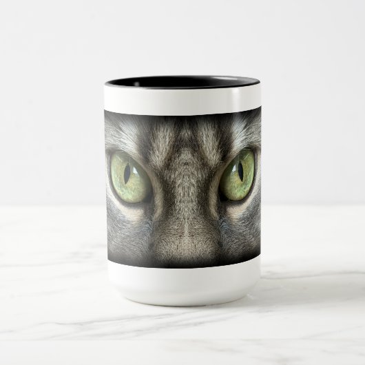 Cat Portrait with Striking Green Eyes Mok (Midden)