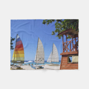 Catamaranen en reddingsboten op strand fleece deken