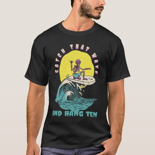Catch That Wave & Hang Ten  Retro Surfer Present T-shirt (Voorkant)