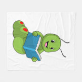 Caterpillar at Reading with Book Fleece Deken (Voorkant (Horizontaal))