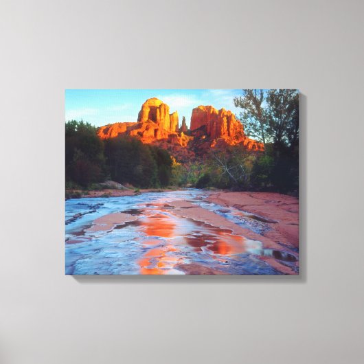 Cathedral Rock reflecting in Oak Creek at Sunset Canvas Afdruk (Voorkant)