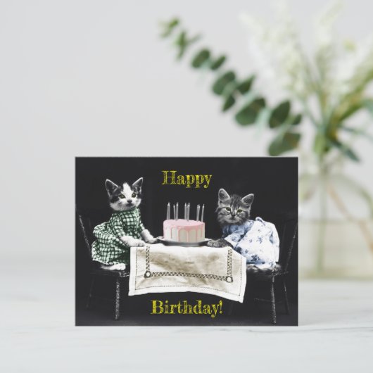 Cats celebrating a birthday with cake and candles briefkaart (Staand voorkant)