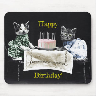 Cats celebrating a birthday with cake and candles muismat