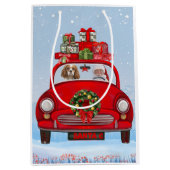 Cavalier King Dog in auto met kerstman Medium Cadeauzakje (Voorkant)