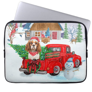 Cavalier King Dog in kerstcadeauwagen Laptop Sleeve
