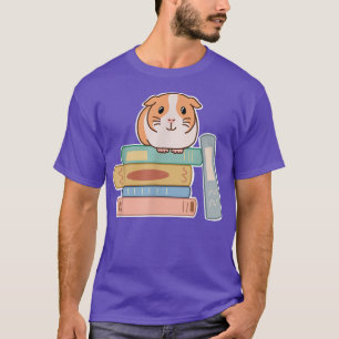 Cavia zit bovenop een stapel boeken voor t-shirt