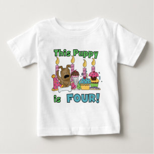 Ce chiot est quatre t-shirts et cadeaux