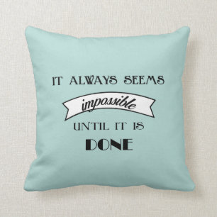 Ce semble toujours coussin carré impossible