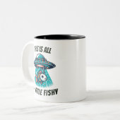 Ceci est un mug en forme de vaisseau spatial OVNI (Devant gauche)