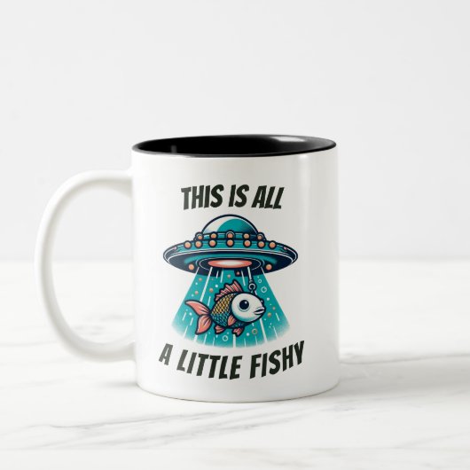 Ceci est un mug en forme de vaisseau spatial OVNI (Gauche)
