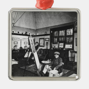 Cecil Aldin in zijn studio Metalen Ornament