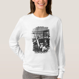 Cecil Aldin in zijn studio T-shirt