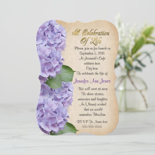 Célébration de la vie Invitation hydrangée (Debout devant)