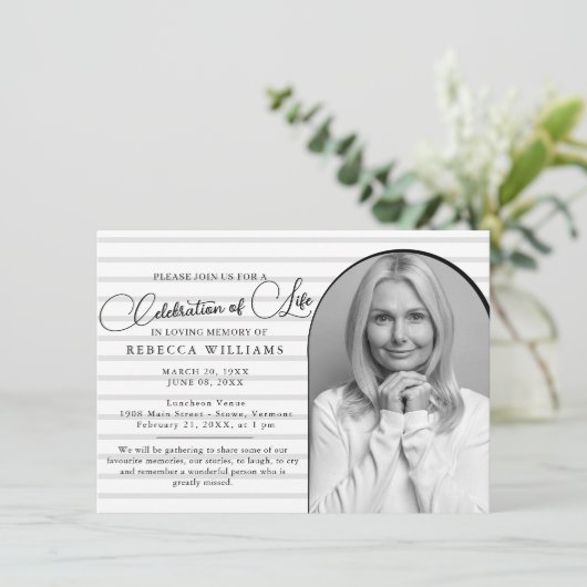 Célébration minimale classique des invitations à l (Debout devant)