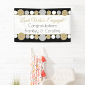 Célébrez avec cette bannière de fiançailles person (En situation)