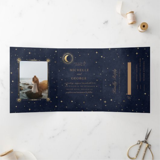 Celestial Gouden Maan Tri Fold Bruiloft Uitnodigin Drieluik Uitnodiging (Binnen)
