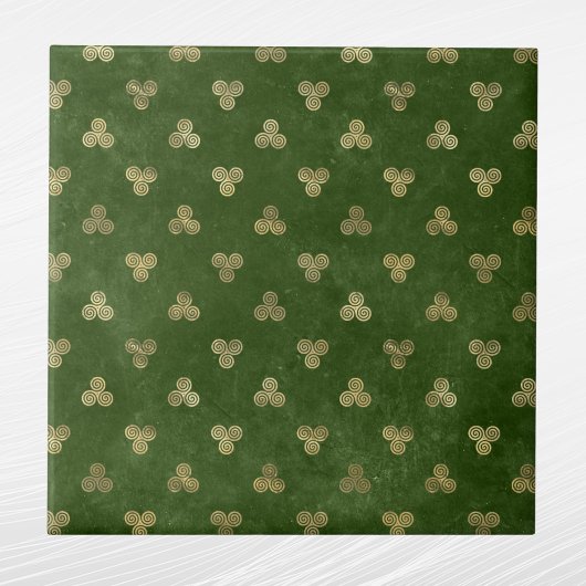 Celtic Green Gold Triple Spiral Tegeltje
