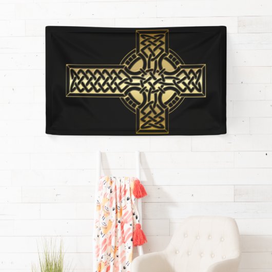 Celtic Knot Cross in Gold en Black Spandoek (Insitu)