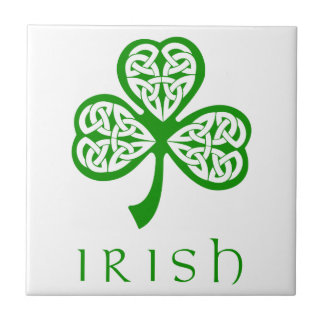 Celtic Knot Shamrock over Irish text Tegeltje