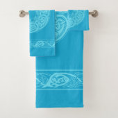 Celtic Knotwork Fish in Blue Bad Handdoek (Insitu)