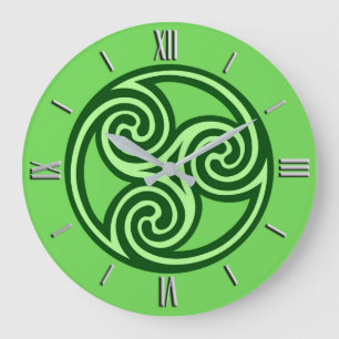 Celtic Triskele Ornament, Lime and Dark Green Grote Klok