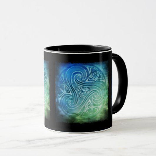 Celtic Triskele tasses (Devant droit)