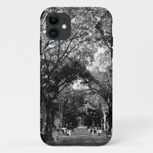 Central Park: Poet's Walk in de zomer zwart-wit iPhone 11 Hoesje