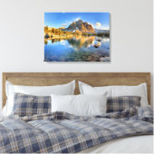 Centre Peak over Lower Golden Beer Lake - Sierra Canvas Afdruk (Insitu (Slaapkamer))