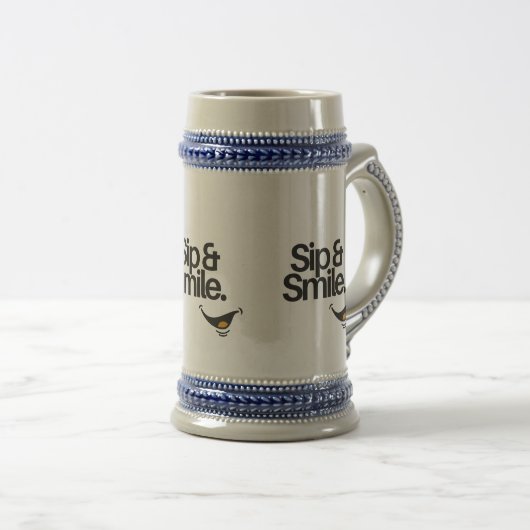 Ceramic Beer Stein – Sip & Smile Motivational Mug (Devant droit)