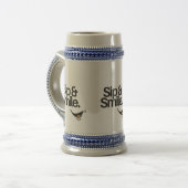 Ceramic Beer Stein – Sip & Smile Motivational Mug (Devant gauche)