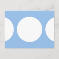 Cercles blancs sur carte postale bleu clair