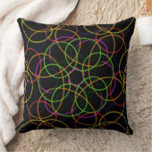 cercles colorés sur oreiller noir (Couverture)