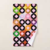 Cercles multicolores cool et trèfles roses (Serviette à main)